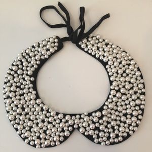 Collar necklace from Zara.